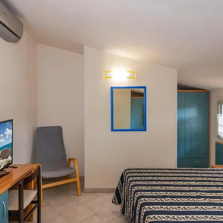 Apuana Hotel 3*