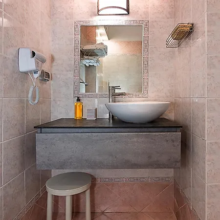 Apuana Hotel 3*