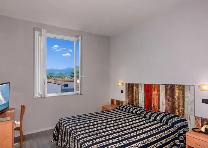 ホテル Apuana マリーナ・ディ・ピエトラサンタ